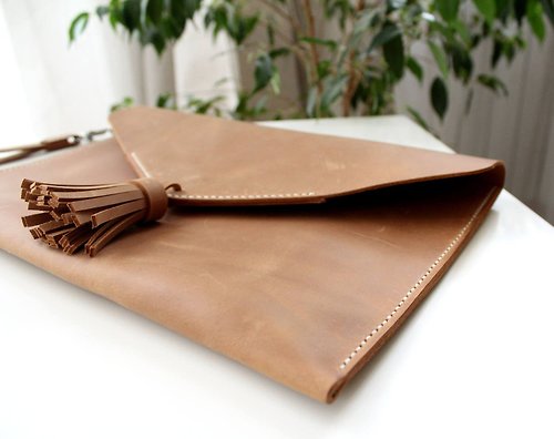 Leather Clutch bag Women's Genuine Leather Clutch Purse Tassel Simple  Wrislet - Shop Anger Refuge Clutch Bags - Pinkoi