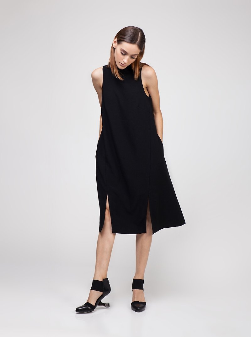 Black Double Slit Dress - 洋裝/連身裙 - 聚酯纖維 黑色