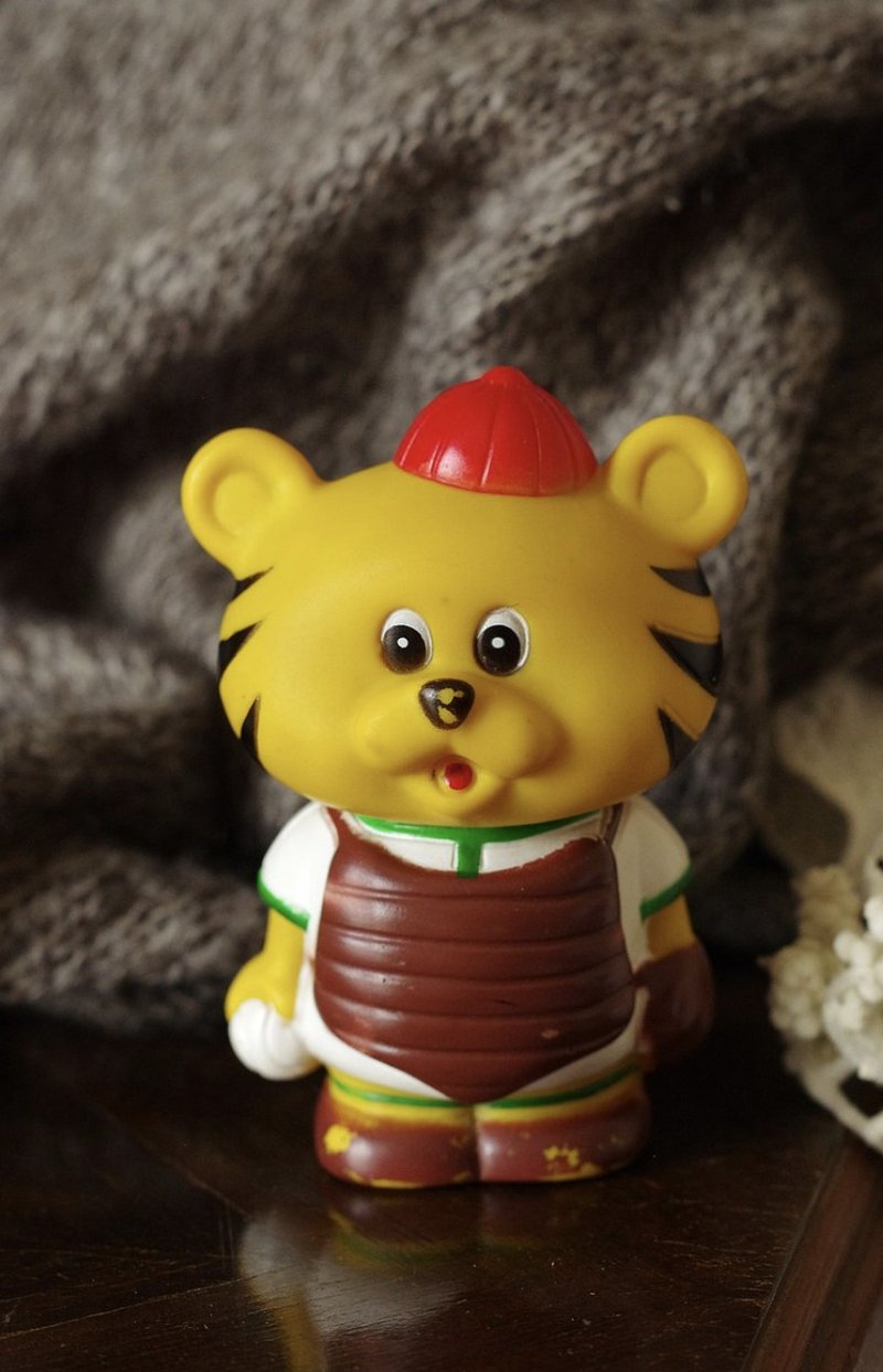 Japan happy help bear gold storage box plastic toy decoration W274 - Other - Other Metals Gold