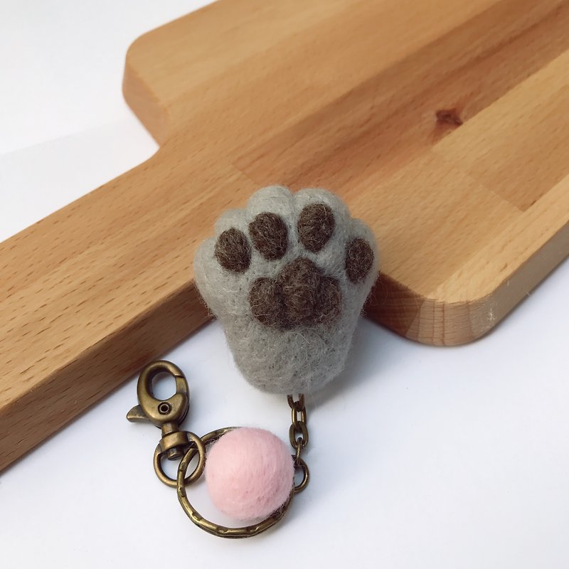 Cat's paw__wool felt key ring - Keychains - Wool Gray