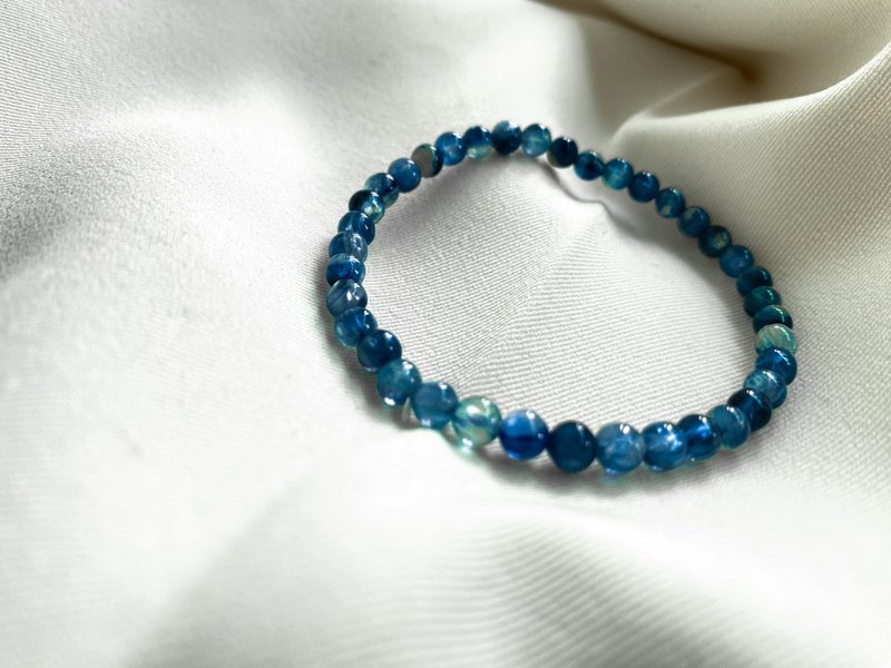 Kyanite bracelet - สร้อยข้อมือ - เครื่องเพชรพลอย สีน้ำเงิน