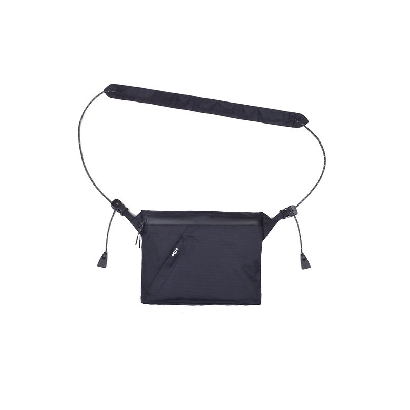 oqLiq-Project 06.2-River sacoche bag Sichuan character supply bag small (black) - กระเป๋าแมสเซนเจอร์ - ไฟเบอร์อื่นๆ สีดำ