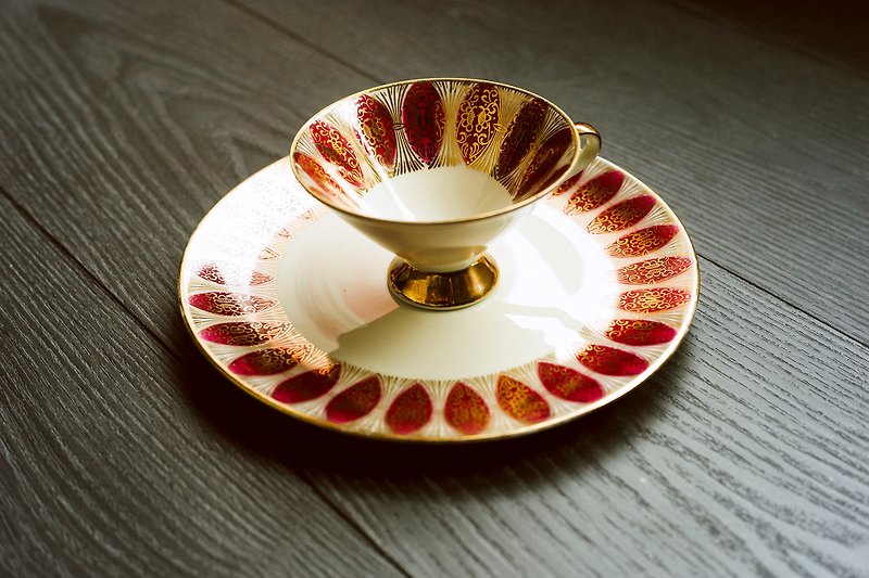 Bavaria Elfenbein Porzellan Antique Red Tea Cup Set - ถ้วย - เครื่องลายคราม สีแดง