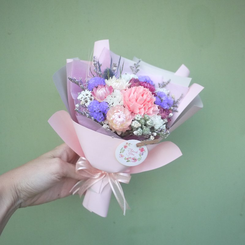 To Be Continued | Mother's Day Limited Bouquet of Dried Flowers Carnations Handmade Flower Cards - ตกแต่งต้นไม้ - พืช/ดอกไม้ สึชมพู