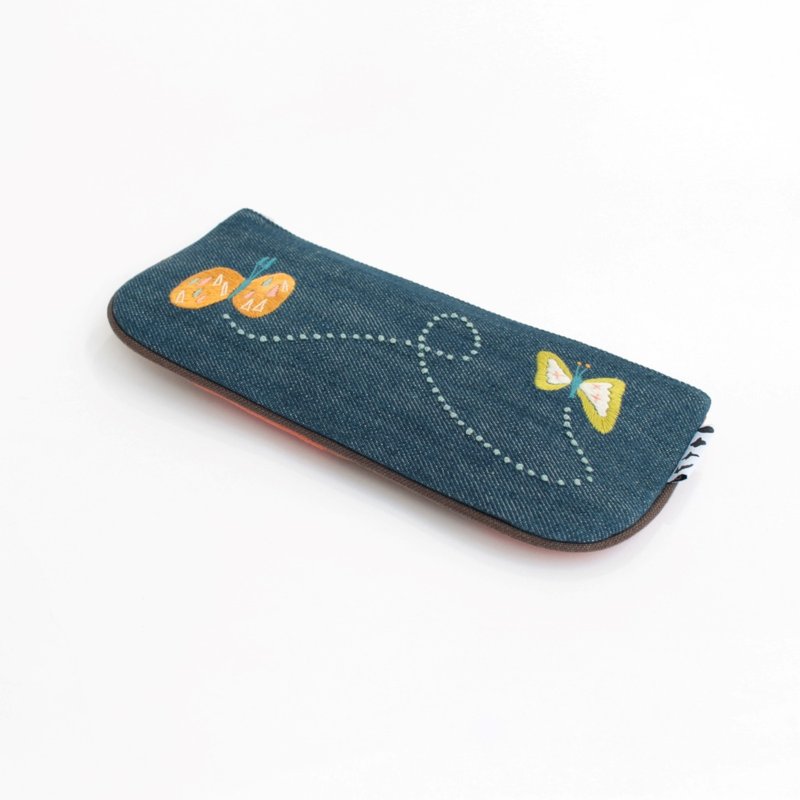 Butterfly embroidery/pen case - Coin Purses - Cotton & Hemp Blue