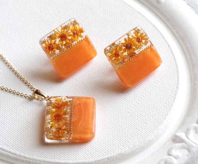 レジンアート バイカラーのお花のピアス・オレンジ - ショップ