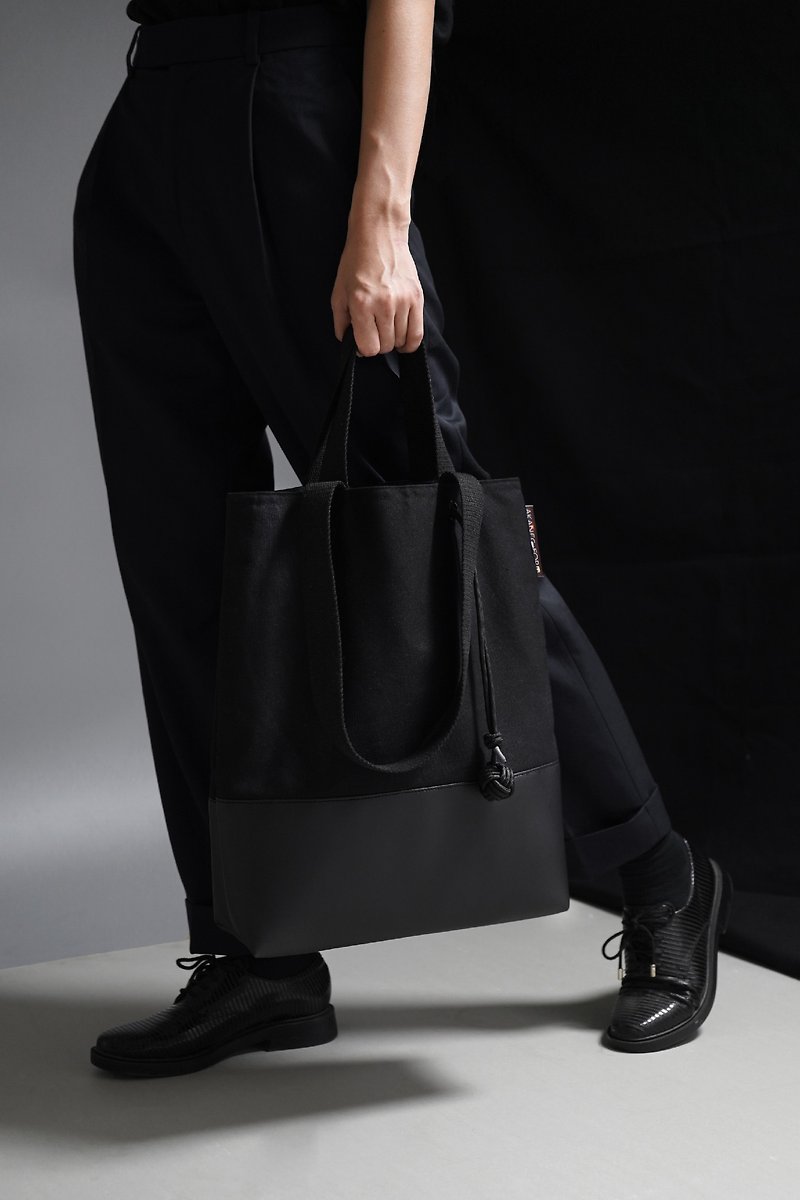 Black canvas Tote Bag (Keychain not includes.) - 其他 - 其他材質 黑色