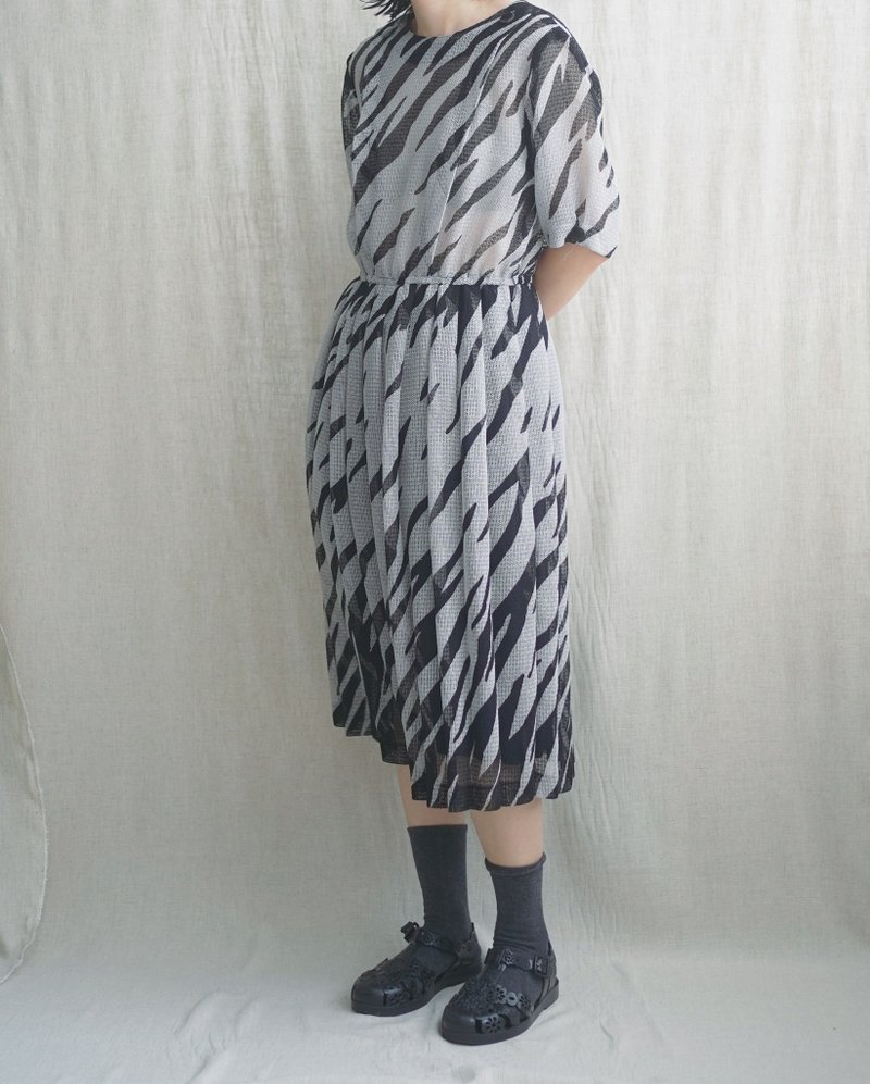 Black and gray mesh geometric pleated dress antique vintage - One Piece Dresses - Polyester Black