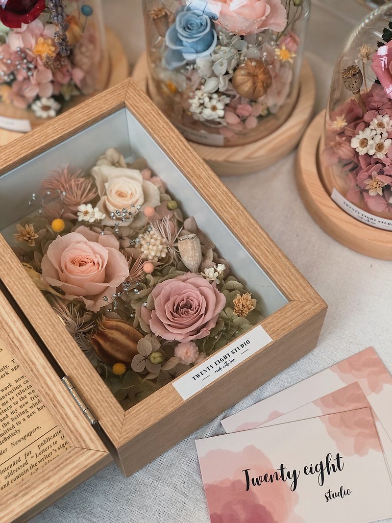 Wooden box eternal photo frame flowers classic pink style - ช่อดอกไม้แห้ง - พืช/ดอกไม้ สึชมพู