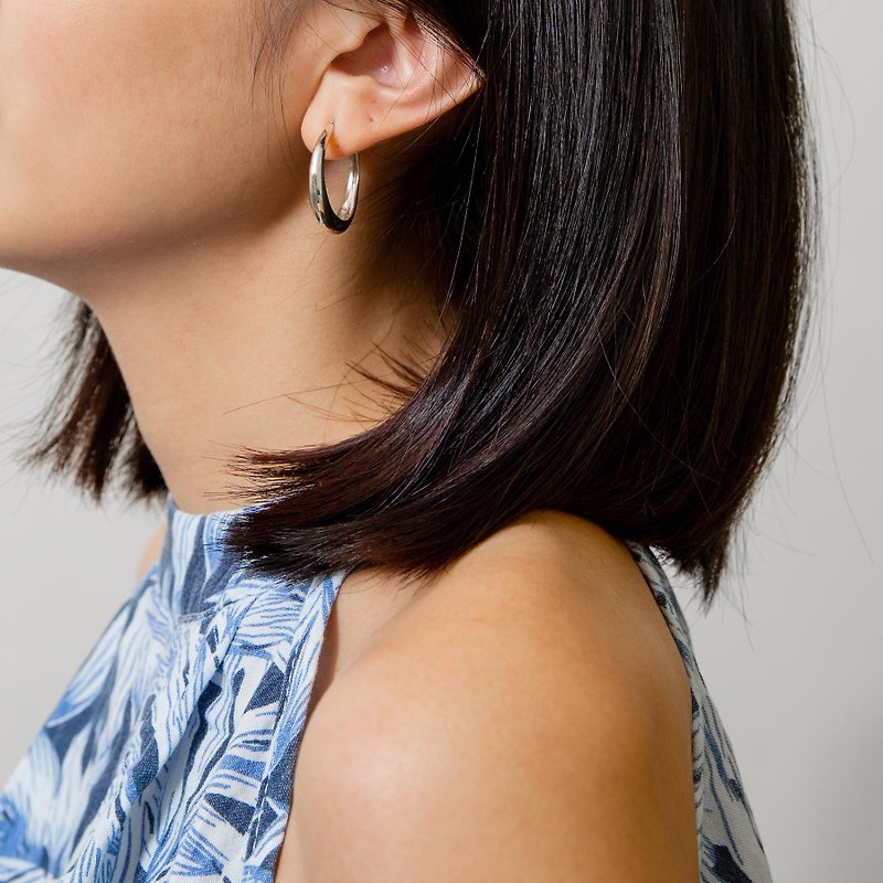 Silver Classic Hoop Earrings 純銀圈型耳環(M)27mm 耳針/夾式 - 耳環/耳夾 - 純銀 