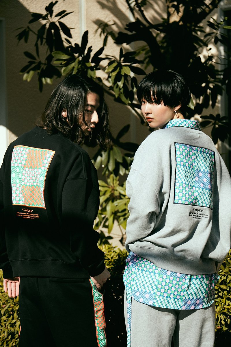 BIG silhouette patch embroidery  pullover 【SAKURA SERIES】 using organic cotton - เสื้อฮู้ด - วัสดุอีโค สีเทา