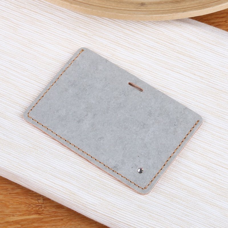 【Cement material】Vegetable tanned leather horizontal document holder - ที่ใส่บัตรคล้องคอ - หนังแท้ สีเทา