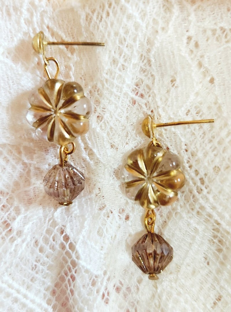 ทองแดงทองเหลือง ต่างหู สีทอง - [Christmas Gift Box] [Full Purchase Discount] Czech hand-painted beaded Bronze electric gold earrings (can be changed Clip-On)