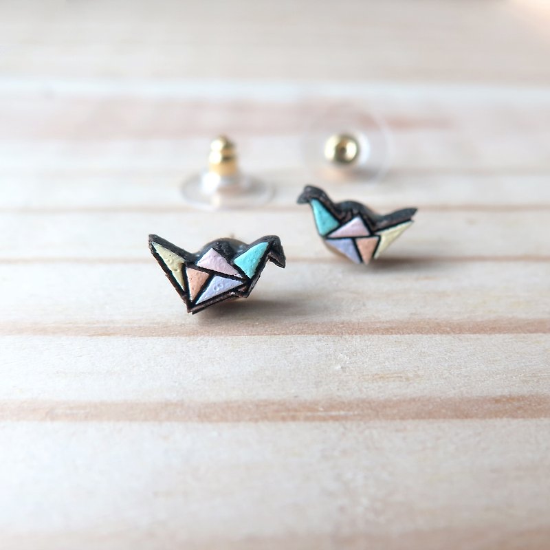 Wooden earring origami bird - 耳環/耳夾 - 木頭 多色