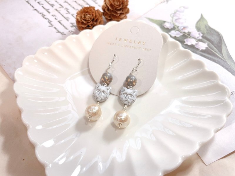 Vintage Cat Sterling Silver Earrings Freshwater Pearl Ding Dong Cat Silver White Cat - ต่างหู - เงิน สีเงิน