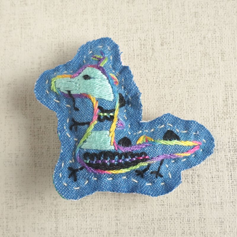the oriental zodiac brooch with hand embroidery "dragon" [order-receiving production] - เข็มกลัด - งานปัก สีน้ำเงิน