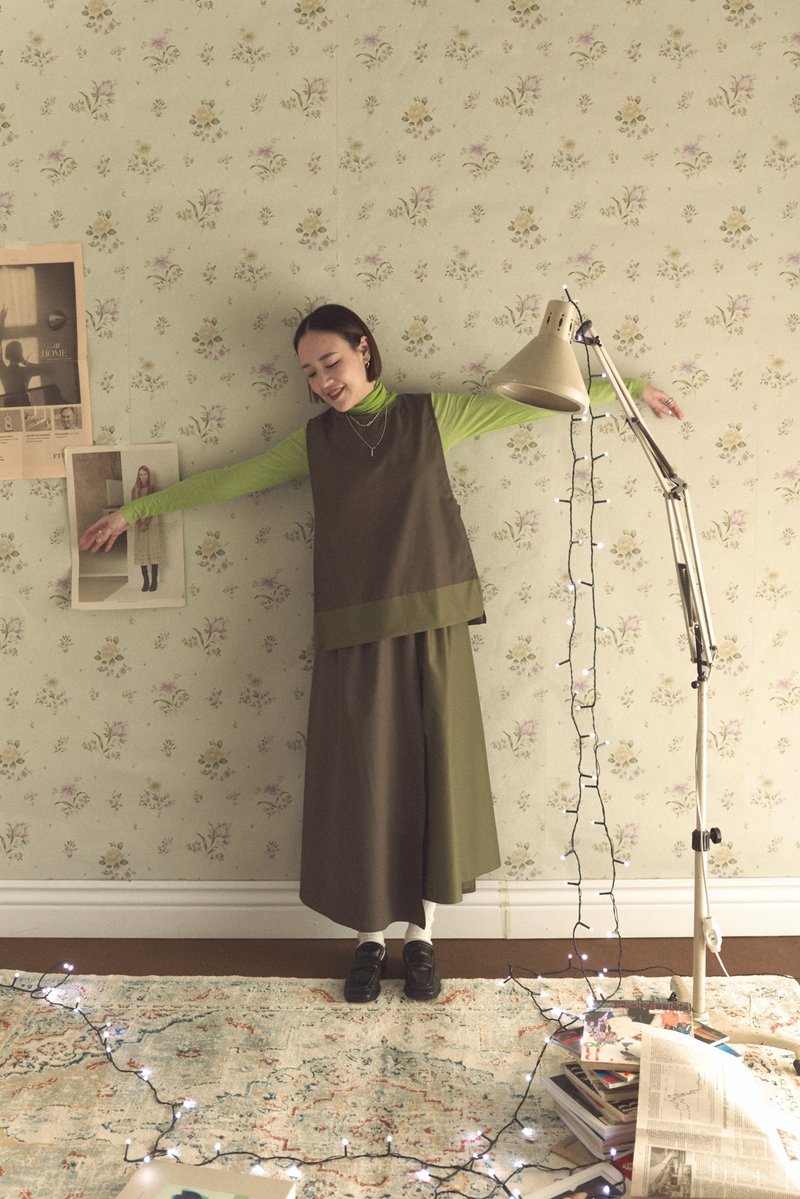 ダークグリーンベストとアシンメトリーロングスカートのセットアップ - スカート - その他の素材 グリーン