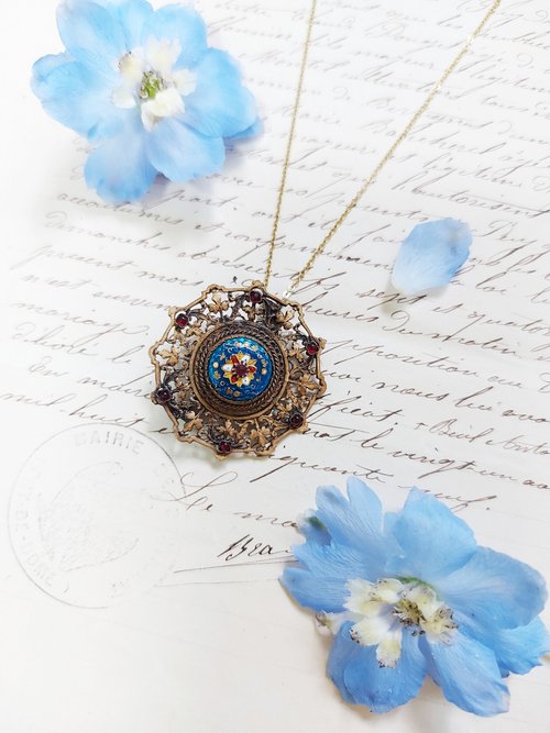 フランス　アンティーク　ブローチ 1920年代花模様のガラスのブローチ（5.5x3.5cm） イギリス