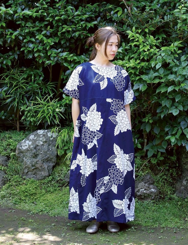 紫陽花の花 浴衣リメイク ドルマンスリーブワンピース - 洋裝/連身裙 - 其他材質 藍色