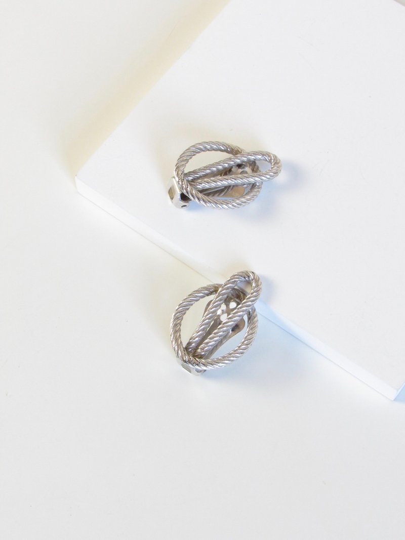 Vintage Knotted Rope Silver Tone Clip On Earrings - 耳環/耳夾/耳骨夾 - 銀 銀色