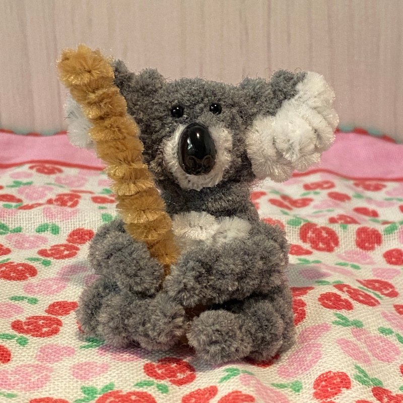 Koala + tree branch sitting 7cm - hair root twist stick handmade/doll doll wool doll - เย็บปัก/ถักทอ/ใยขนแกะ - วัสดุอื่นๆ สีเทา