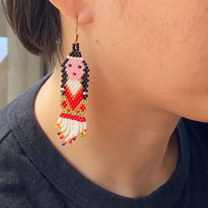 現貨優惠 原住民媽媽純手工編織串珠 經典人物款耳環 - 耳環/耳夾 - 壓克力 紅色
