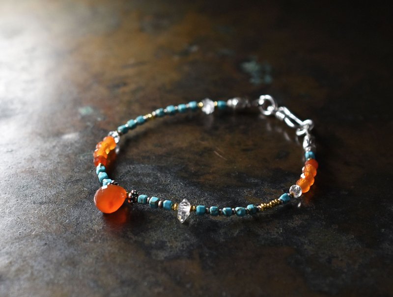 Delicate bracelet of carnelian, Kingman turquoise, Herkimer diamond, and Karen Silver - สร้อยข้อมือ - เครื่องเพชรพลอย สีเขียว