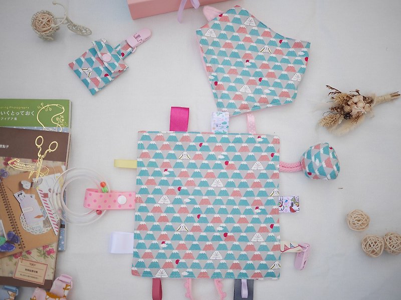 Fujiyama Miyuki gift box appease towel triangle saliva towel peace symbol bag - Baby Gift Sets - Cotton & Hemp Blue