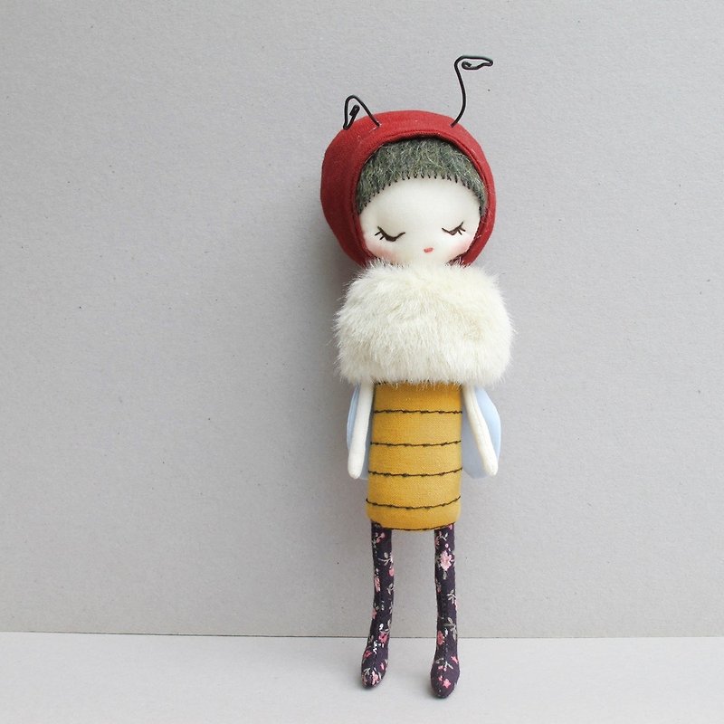 ミツバチ（下で微笑む） - 人形・フィギュア - コットン・麻 イエロー