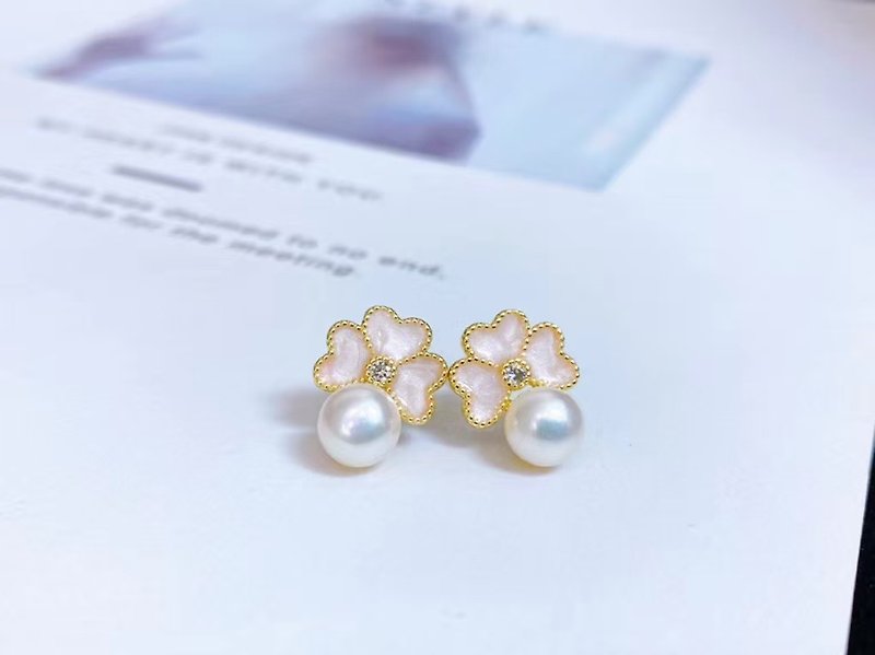 Clover ~ natural freshwater pearl and white mother-of-pearl earrings - ต่างหู - ไข่มุก ขาว