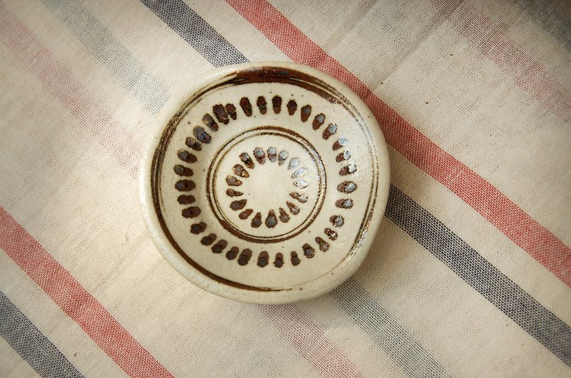 白あん皿不足のBLUT'S 6リューゲン古い芽（NE koの円形） - 小皿 - 陶器 