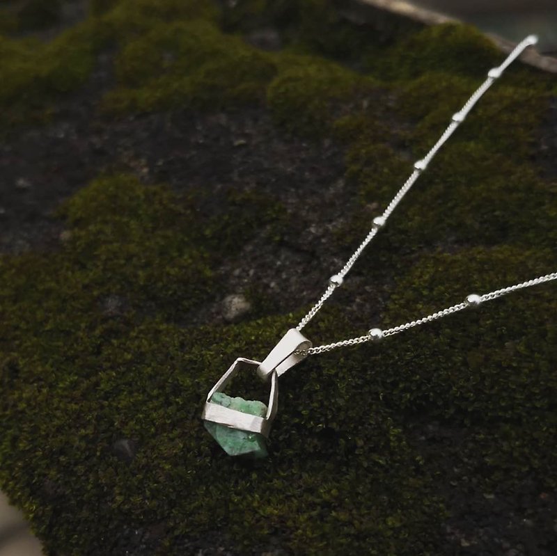 After Mori Sunhojewelry_Kuangwu_Emerald - Necklaces - Silver Green