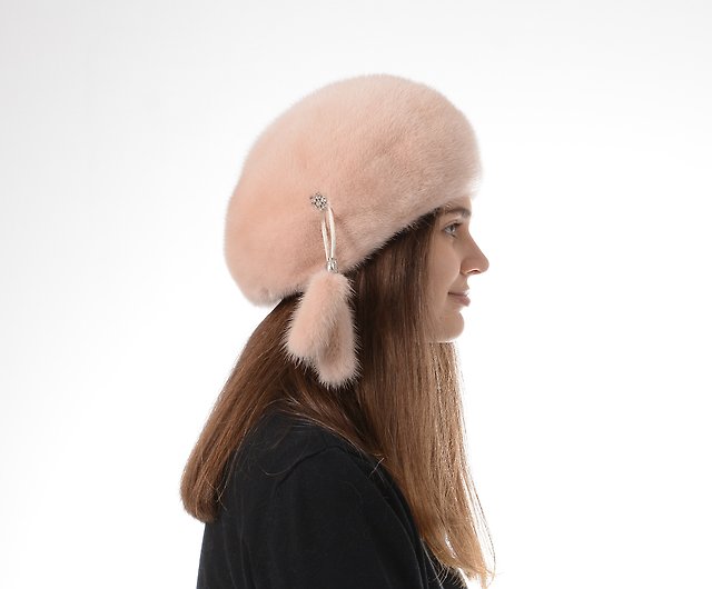 女性の柔らかい冬のミンクベレー帽とエレガントなクラシックな100