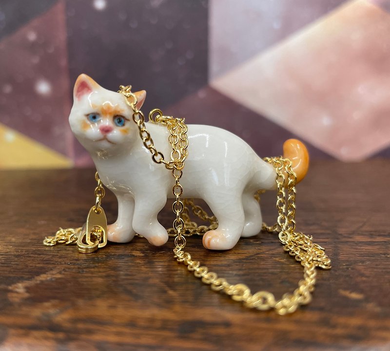 I am ready to explore /Finely detailed White Cymric White Cat Pendant Necklace / - สร้อยคอ - เครื่องลายคราม ขาว