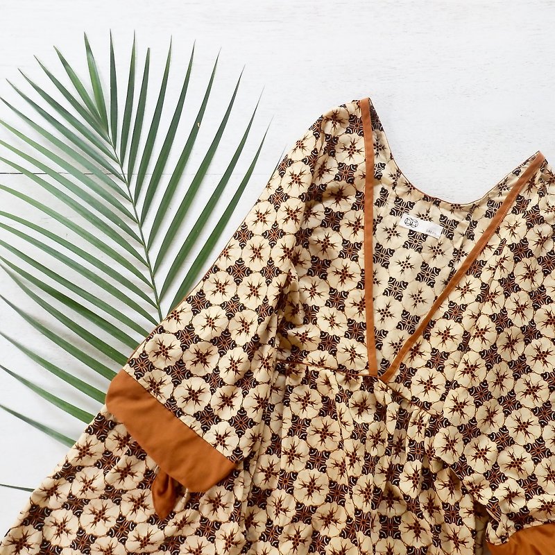 Cotton Batik blouse - Women's Shirts - Cotton & Hemp Brown