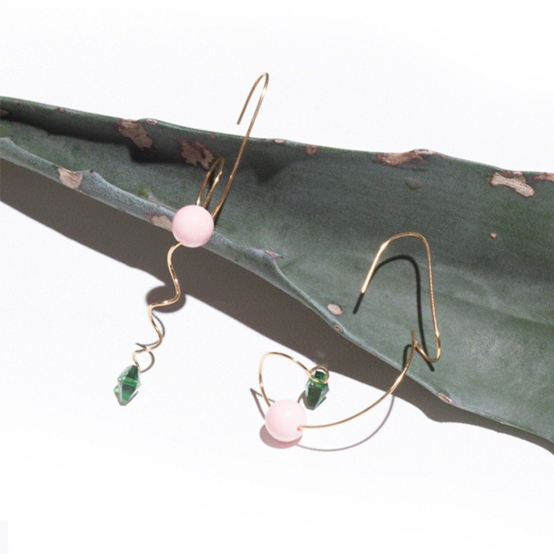 YUNSUO-original design-emerald pink crystal asymmetric earrings nonrefundable - ต่างหู - โลหะ สีเขียว