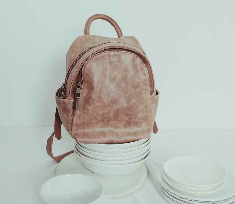 Compact retro two-tone stitching medium back backpack coffee - กระเป๋าเป้สะพายหลัง - หนังแท้ สีนำ้ตาล