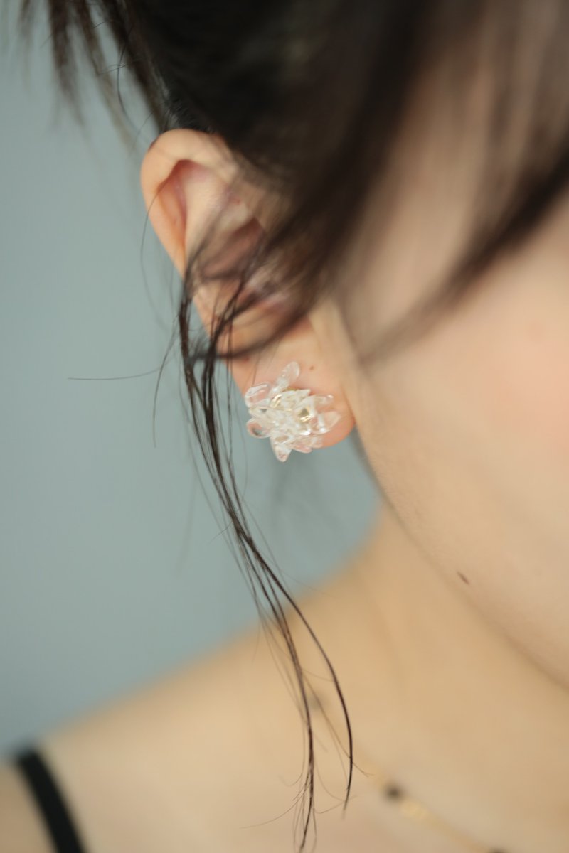 treasure jewelry braided series│white crystal Stone earrings can be changed into Clip-On - ต่างหู - คริสตัล ขาว