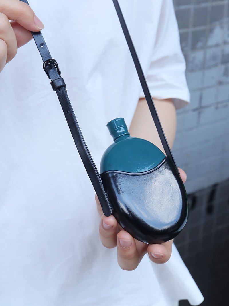 lemaire風格隨行酒壺包頭層牛皮酒壺包戶外隨身酒壺穿搭神器配飾 - 飲料提袋/杯套/杯袋 - 真皮 多色