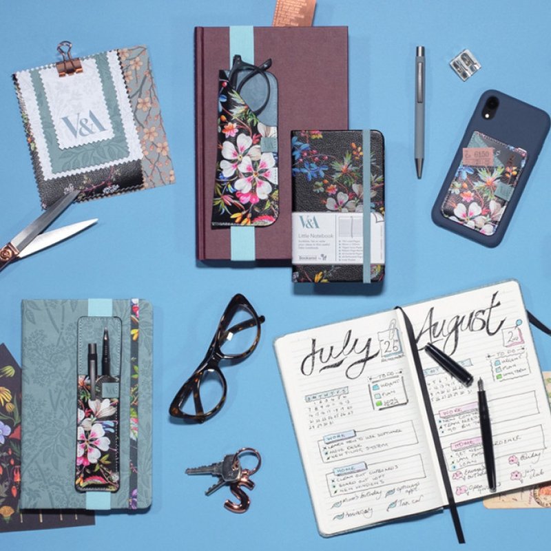 V&A博物館基爾伯恩文創 筆記本眼鏡收納包書籤手機卡包Bookaroo - 筆記本/手帳 - 其他材質 