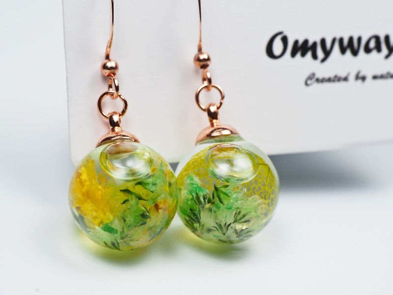 愛家作-OMYWAY日本綠色繡球浮游玻璃球玫瑰金色耳環耳夾1.4cm - 頸圈項鍊 - 玻璃 白色