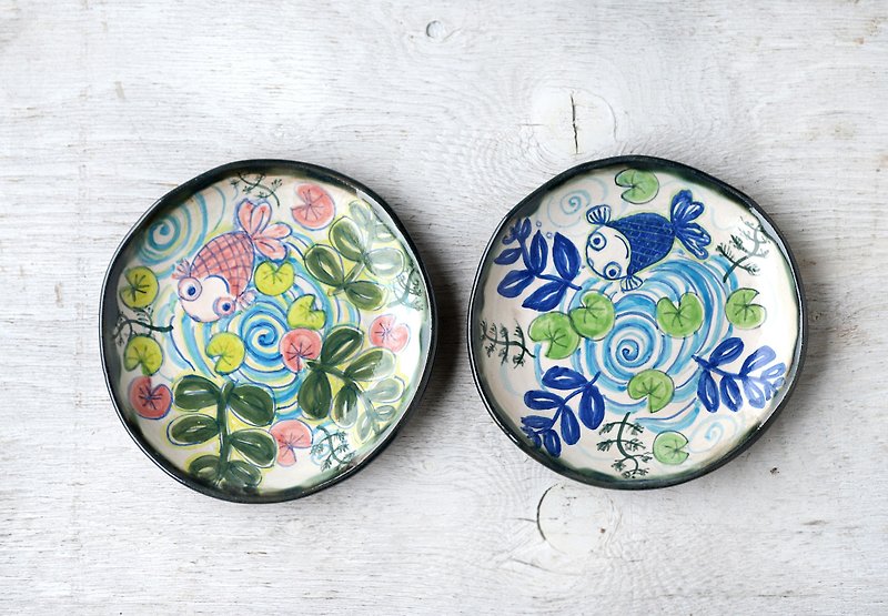 Picture plate of goldfish and aquatic plants · 2 pairs - Other - Pottery 