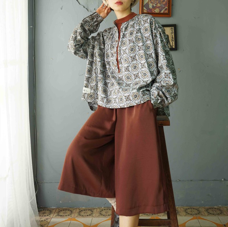 手作-日系復古窗花印花傘狀寬鬆立領撞色開襟襯衫 - 女襯衫 - 棉．麻 灰色