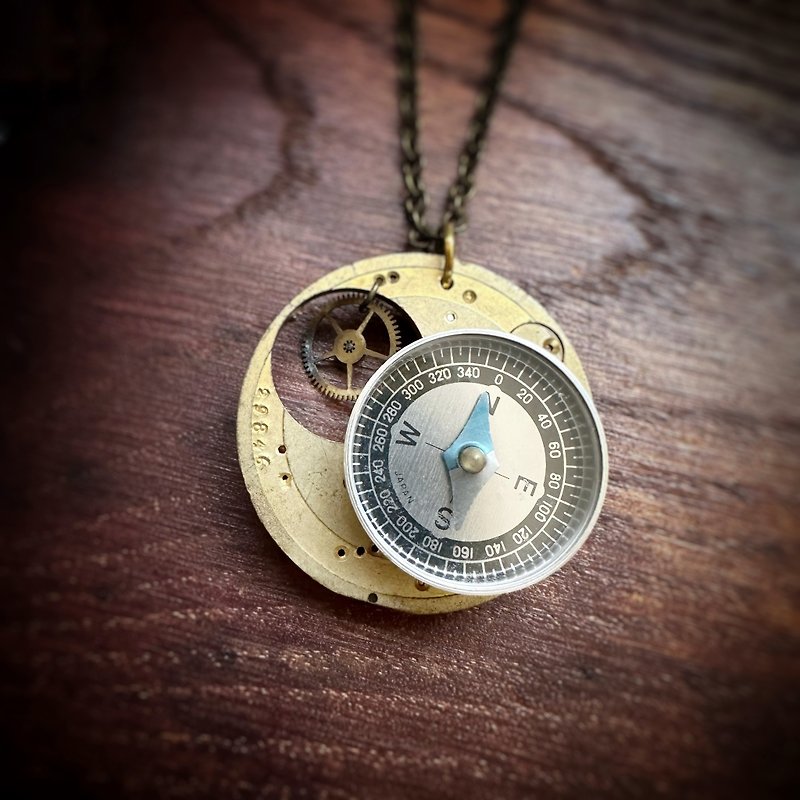 Moon adventures-2 ancient pocket watch compass - สร้อยคอ - โลหะ สีทอง