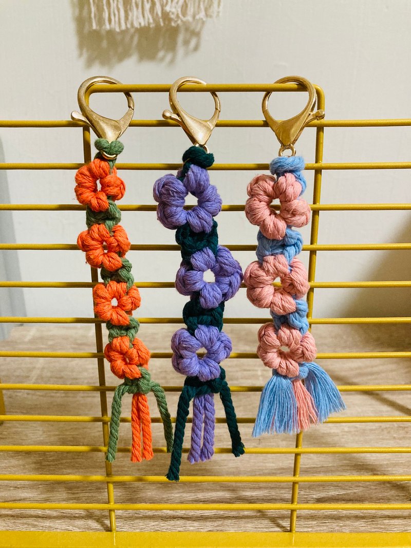 Flora Blossom - Macramé Handmade Keyring - ที่ห้อยกุญแจ - ผ้าฝ้าย/ผ้าลินิน 