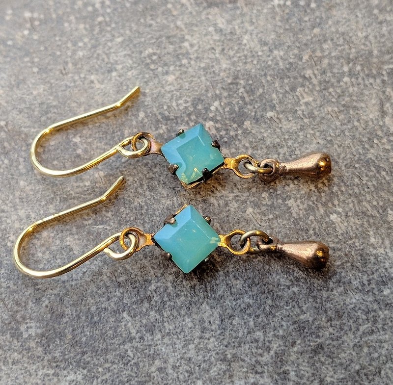 湖水綠古董玻璃黃銅耳環 - 耳環/耳夾 - 玻璃 綠色