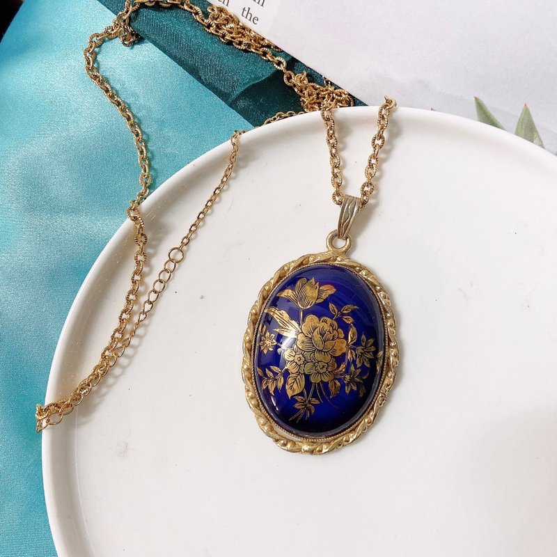 [Western Antique Jewelry] French Limoges famous porcelain Limoges K gold exquisite flower and leaf flower carving necklace - Necklaces - Precious Metals Blue