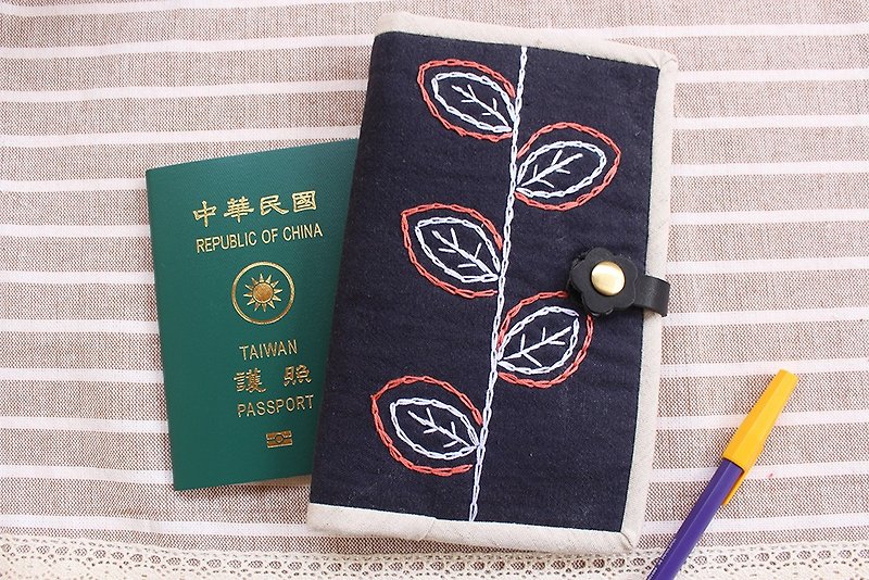 Hand embroidery hand-made leaf passport holder Passport Case / Storage bag - Passport Holders & Cases - Cotton & Hemp 
