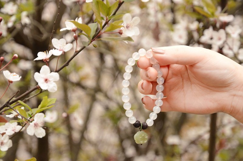 [Flower meditation] natural heather red agate lychee frozen and Tianbi jade flower spring new bracelet - Bracelets - Jade White