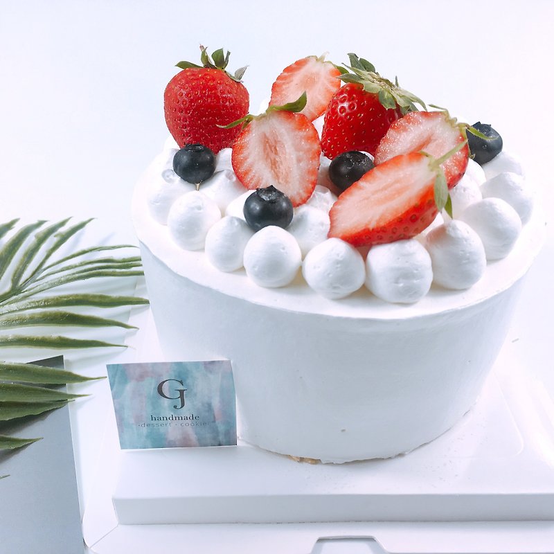 Berry Berry Met Birthday Cake Customized Strawberry Shaped Mother's Day Seasonal Limited 4 6 8 Inch Home Delivery - เค้กและของหวาน - อาหารสด ขาว